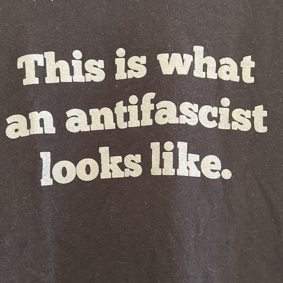 T shirt “This is what an antifascist looks like” - Picture 2 of 3